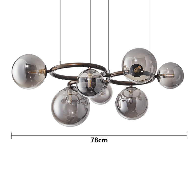 "Moderne spisebordslampe med tre justerbare ringer, stilrent design og holdbar kvalitet for minimalistisk interiør."