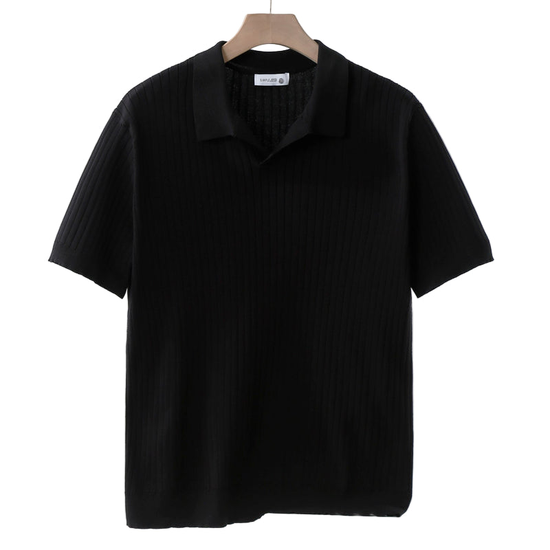 Moderne strikket poloskjorte for menn. Elegant, slim-fit design for stilren vår, sommer og høst.