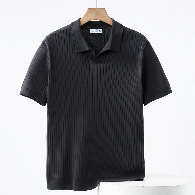 Elegant herre strikket poloskjorte for menn. Allsidig stil, egnet for business casual og fritid.