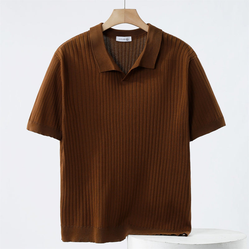 Høykvalitets strikket poloskjorte for menn. Moderne design, komfortabel passform og stilren look.