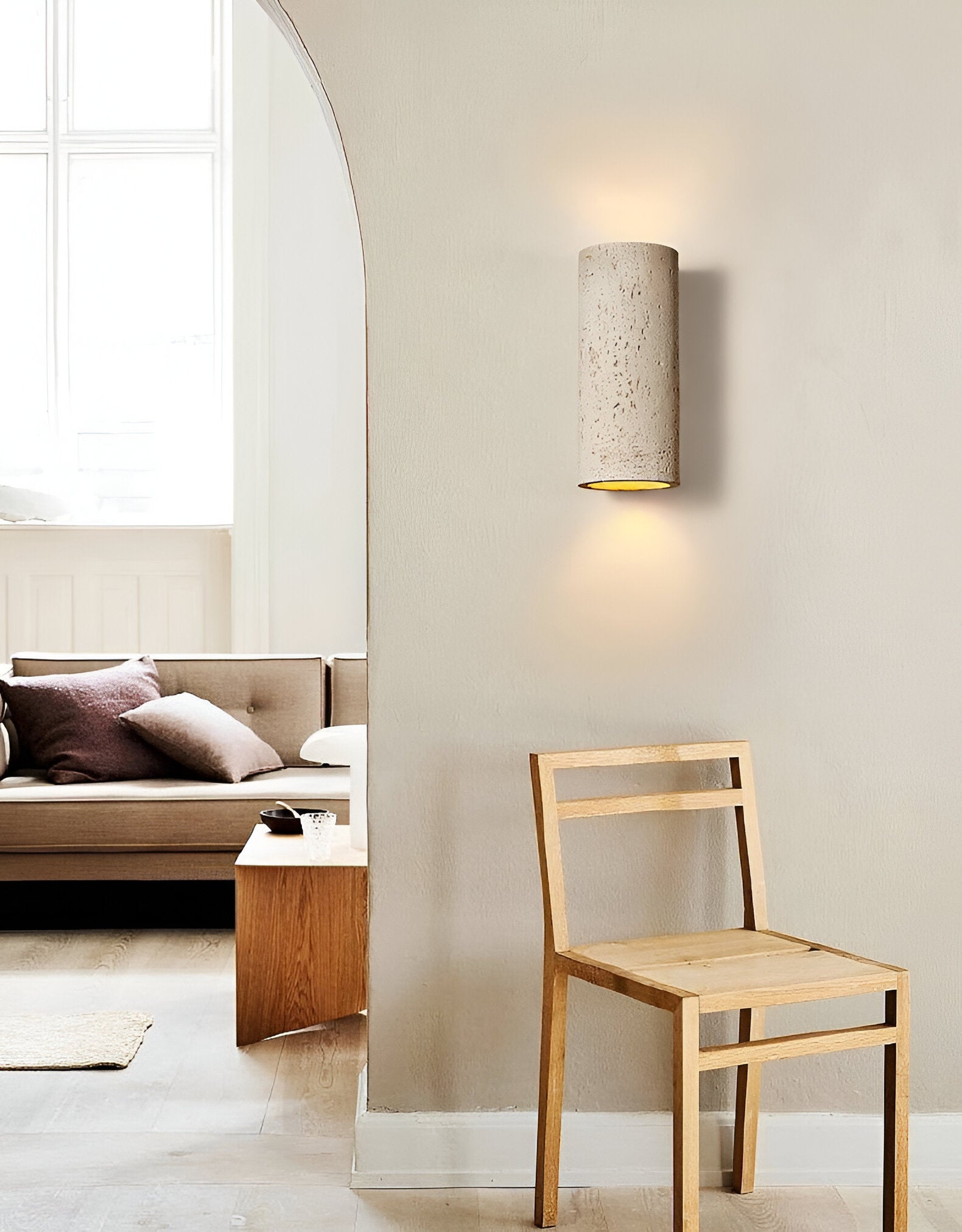 Sort moderne vegglampe med LED teknologi og unik opp/ned lyseffekt for interiør.