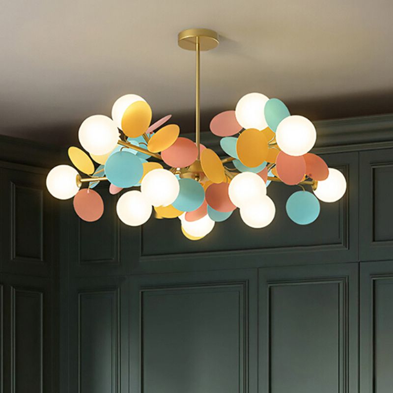 Elegant pendellampe i moderne design, perfekt som taklampe over kjøkkenbordet.