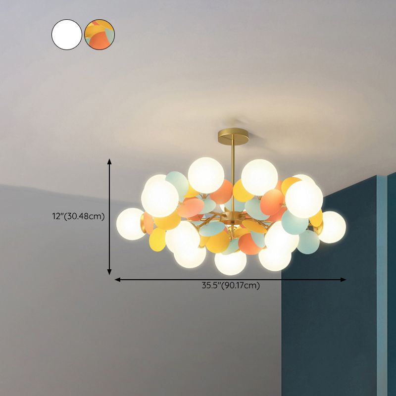 Moderne design pendellampe som gir optimal belysning for spiseplassen eller stuen.