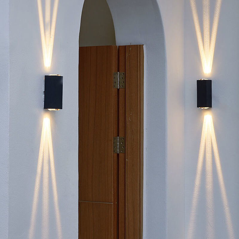 Elegant svart utendørs vegglampe, moderne design for hagebelysning med LED-teknologi