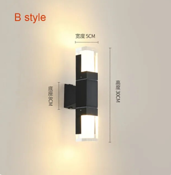 Praktisk utendørs vegglampe med bevegelsessensor, moderne design for optimal belysning i mørket.