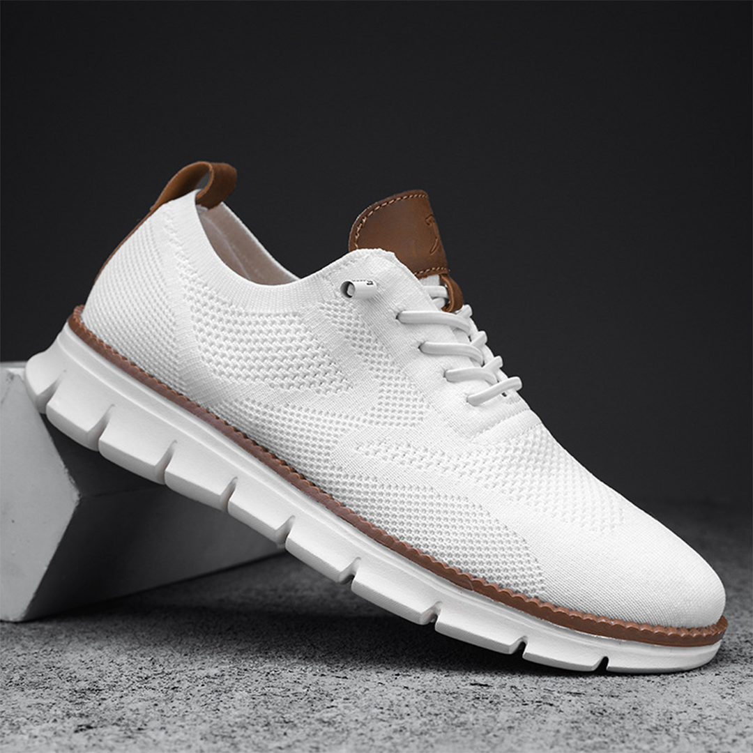 "Moderne svarte pustende sneakers for menn, lettvektsdesign med mesh, fleksibel såle for komfort og stil."