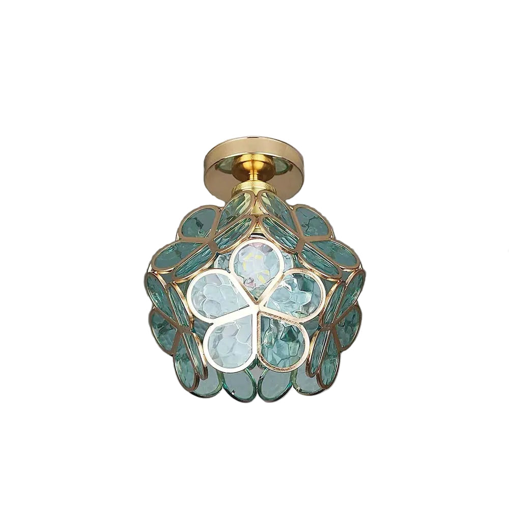 Moderne taklampe i elegant blomsterdesign; perfekt stuebelysning.