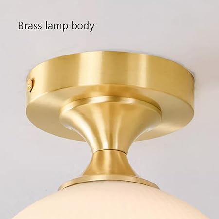 "Moderne taklampe i melkehvit glass med elegant design for myk belysning, passer moderne interiør."
