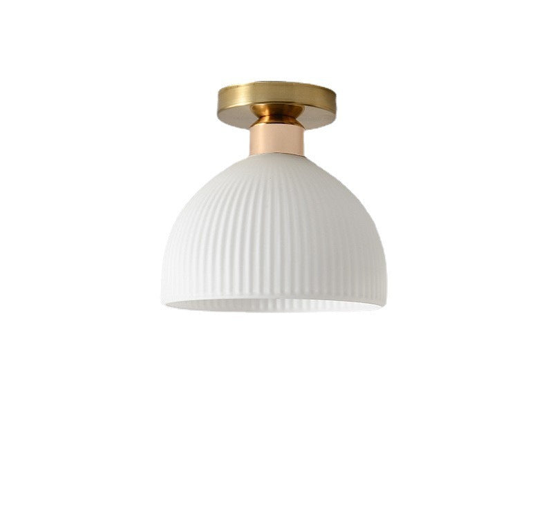 "Moderne taklampe i melkehvit glass med elegant design for myk belysning, passer moderne interiør."