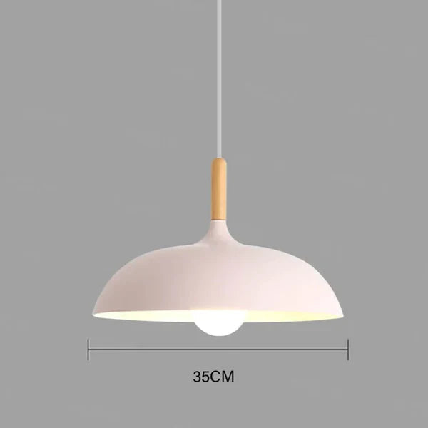 Stilren designlampe, takmontert og moderne, med skandinavisk preg for eksklusiv hjemmeinnredning.