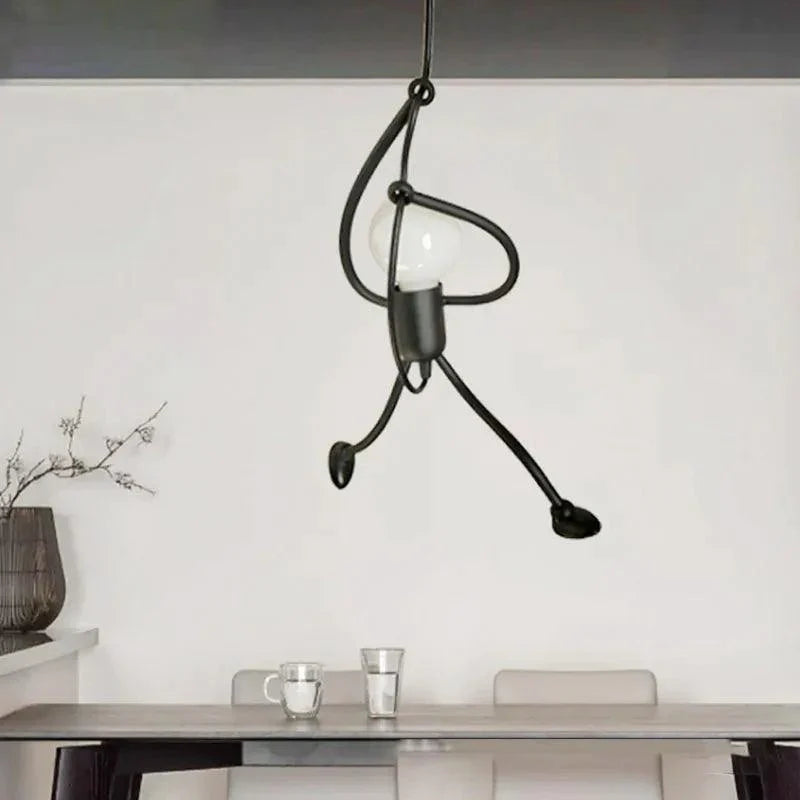 Taklampe med justerbar arm for moderne hjem. Fleksibel LED belysning, svart designlampe, ideell for stue.