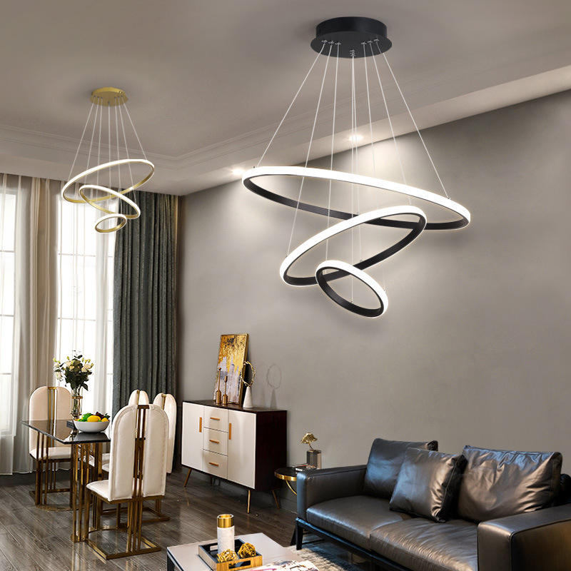 "Moderne taklampe med justerbare lysmoduser, minimalistisk design av tre ringer i aluminium."