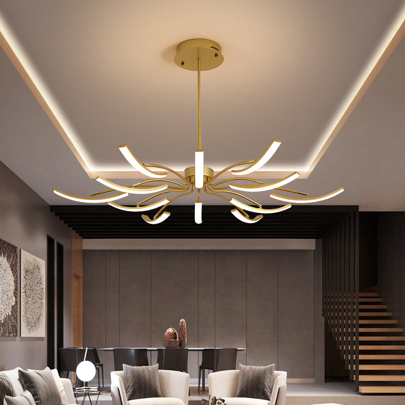 "Moderne taklampe med luster design og LED-lys, elegante gull- og svartdetaljer. Tilgjengelig i 8 og 12 armer."