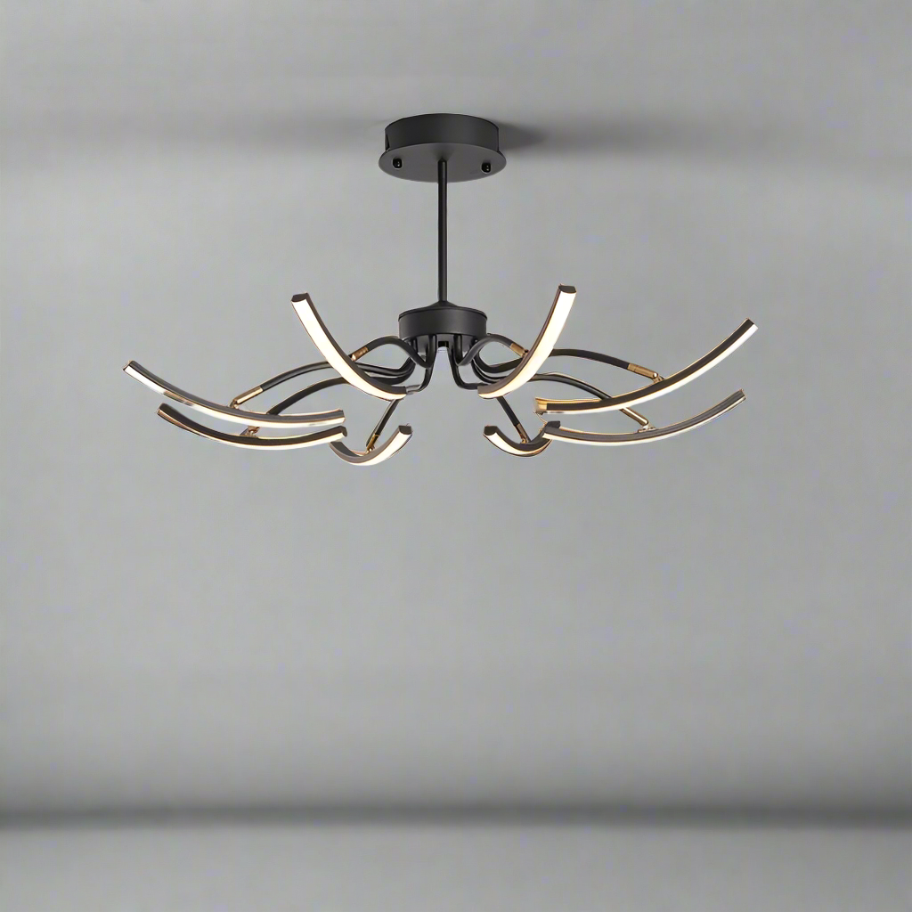 "Moderne taklampe med luster design og LED-lys, elegante gull- og svartdetaljer. Tilgjengelig i 8 og 12 armer."