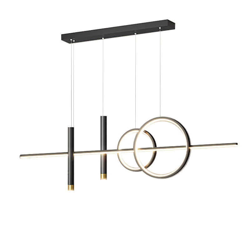 "Moderne taklampe med tre ringer, stilren og justerbar belysning, perfekt for minimalistisk interiør."