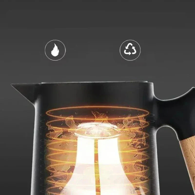 Dobbeltvegget isolert termosflaske i moderne design for optimal varme- og kuldebevaring. Unisex drikkeflaske.