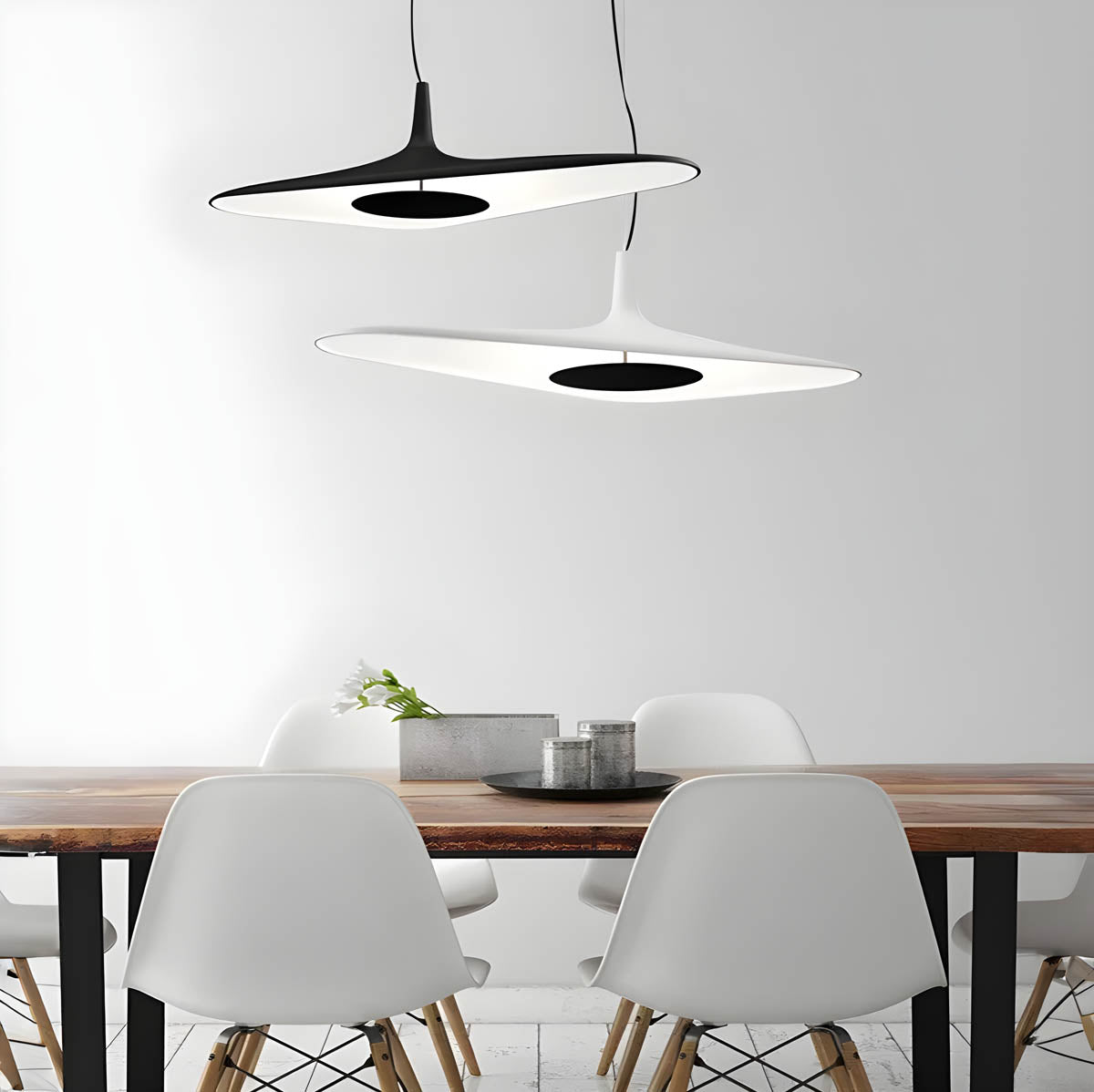 "Moderne TIPI pendellampe med unik design, slank form i hvit harpiks, perfekt for elegant innredning. Taklampe LED."