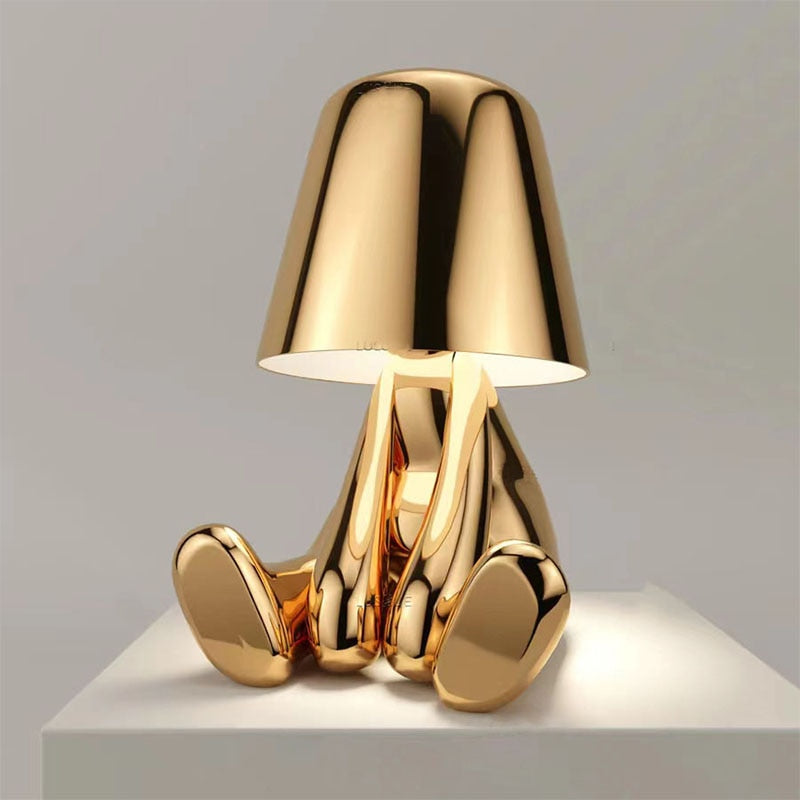 "Moderne trådløs bordlampe i minimalistisk stil med justerbart, varmt lys og energibesparende funksjon."