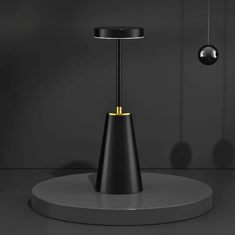 "Moderne trådløs LED bordlampe med justerbar lysstyrke, konisk rustfri aluminium, matt finish, stilfullt design."