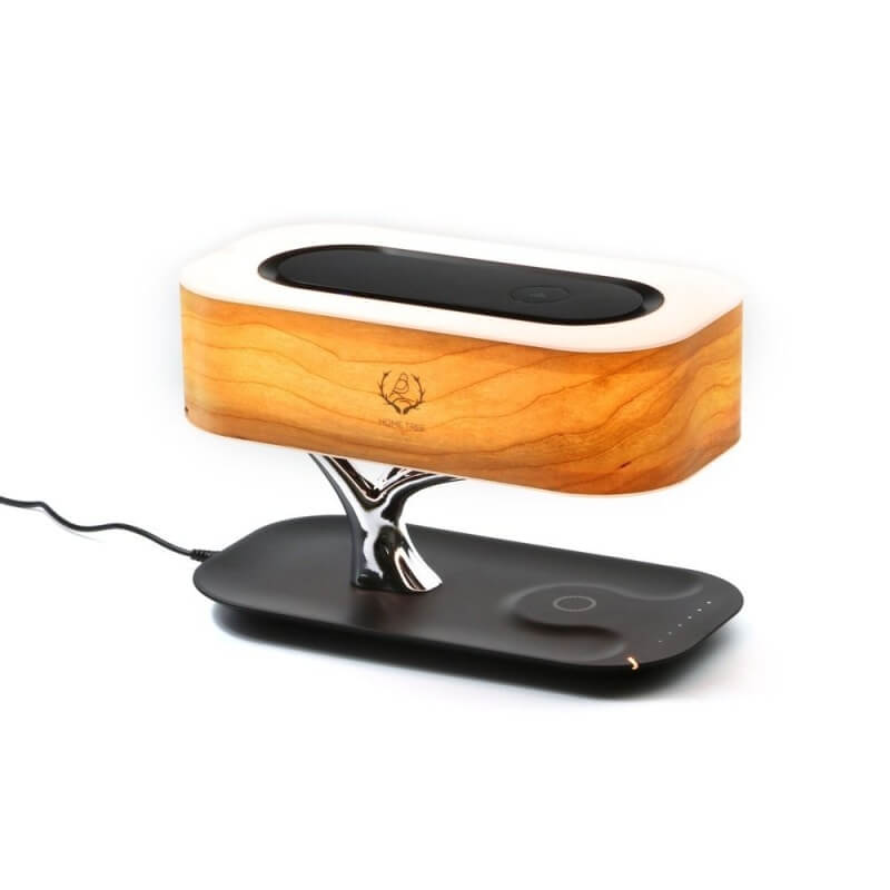 Moderne trebordlampe med trådløs lading og Bluetooth-høyttaler, perfekt for hjemmekontoret.