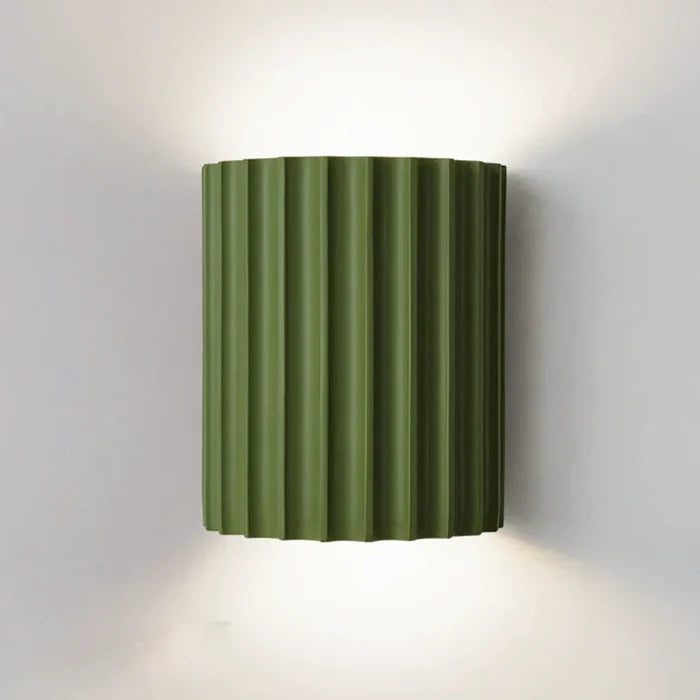 Slank, moderne vegglampe for stilren belysning. Perfekt for å skape atmosfære.