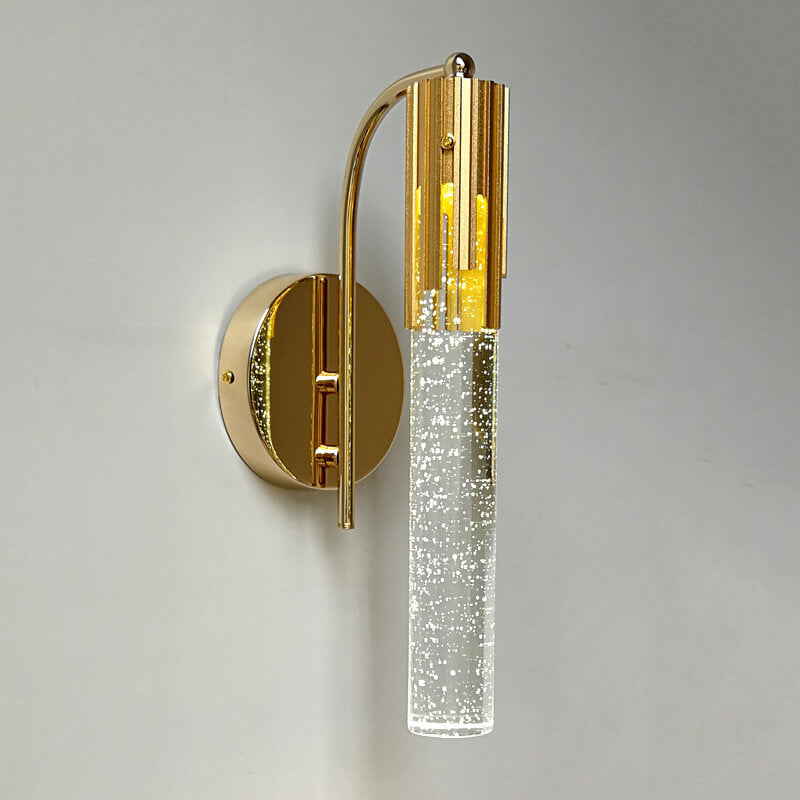 Moderne krystallvegglampe som forbedrer hjemmeinnredningen. Skaper elegant og plassbesparende lys.