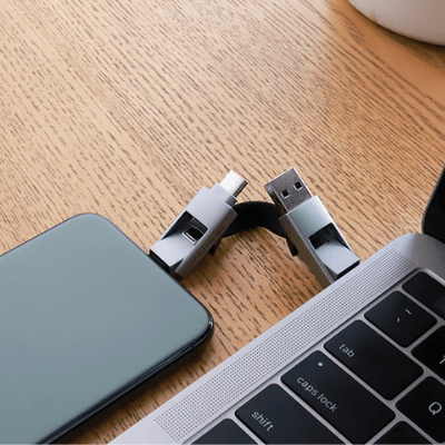 Innovativ 6-i-1 USB-reiselader, universal kompatibilitet med smart design.