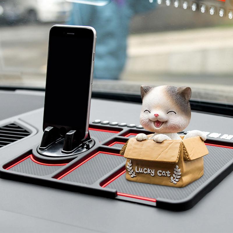 "Multifunksjonell anti-skli matte med mobilholder i silikon, svart, på bilens dashbord for enkel lagring og visning."