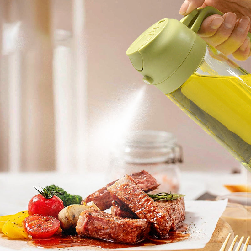 "Multifunksjonell glass oljesprøyte og dispenser; elegant design, 470 ml kapasitet, rustfritt stål detaljer."