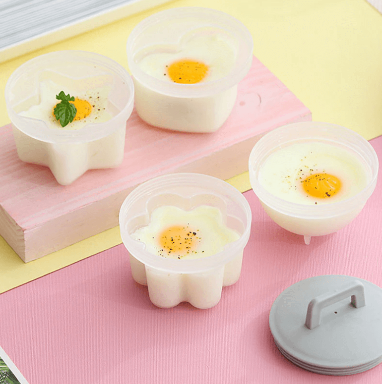 Det innovative eggekoker settet med nonstick belegg sikrer enkel utløsning av ferdige egg.