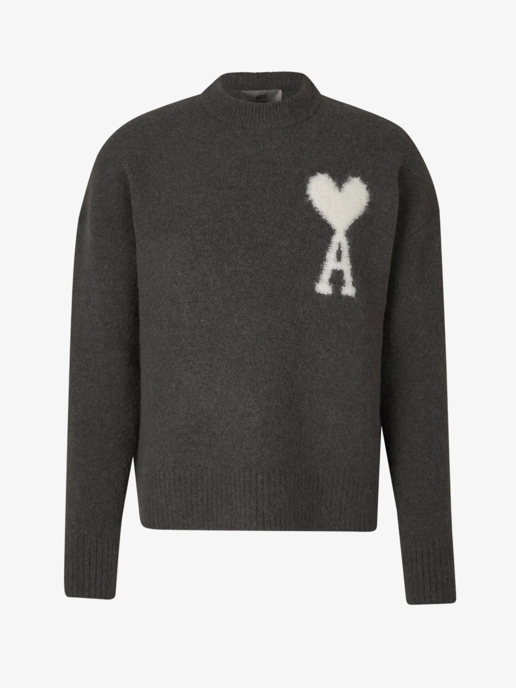 Myk, brodert hjertegenser for kvinner, stilfullt design med delikate hjertebroderi, passer til jeans eller skjørt.