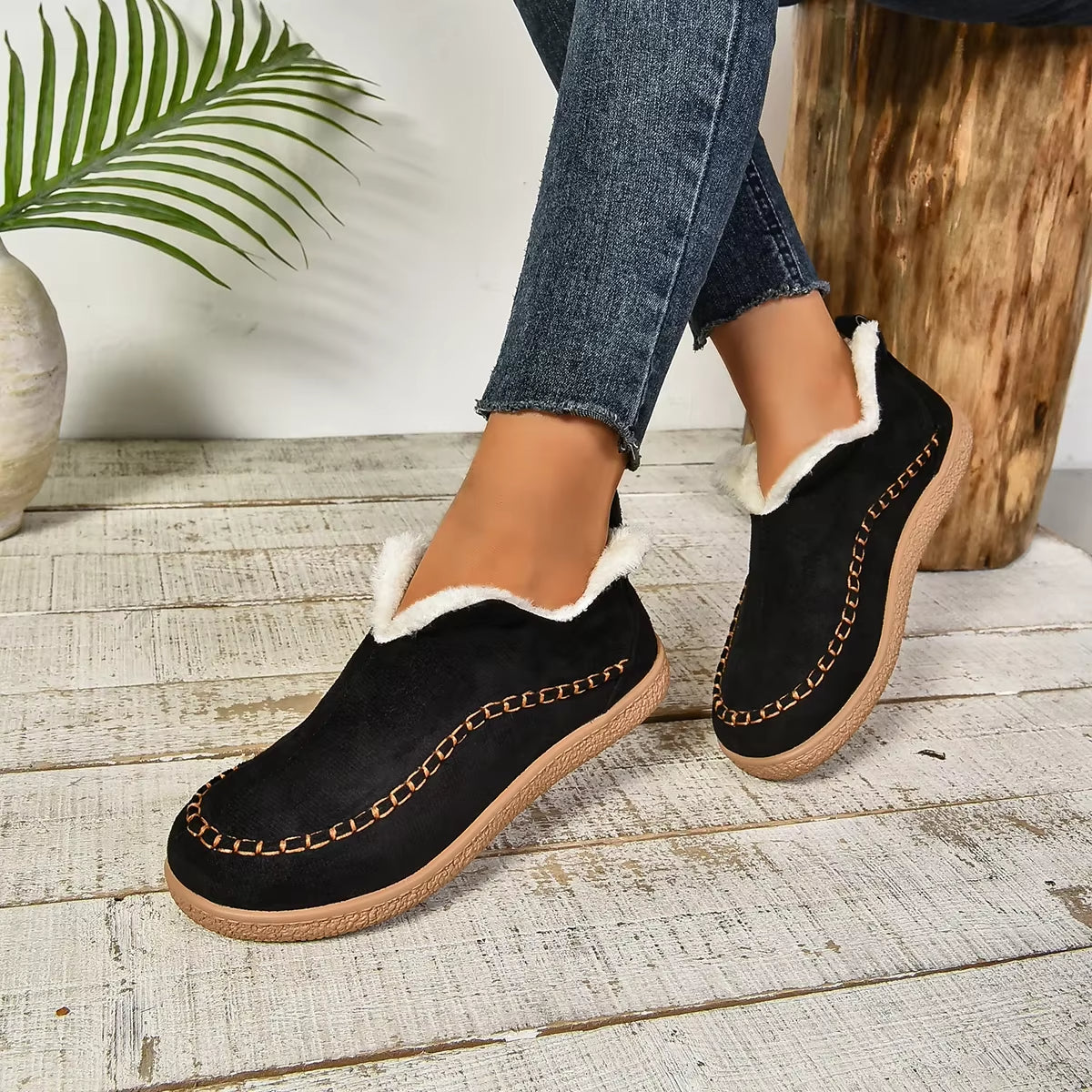 Sklisikre slip-on tøfler for kvinner; myke, behagelige innendørs sko som gir trygghet og komfort.