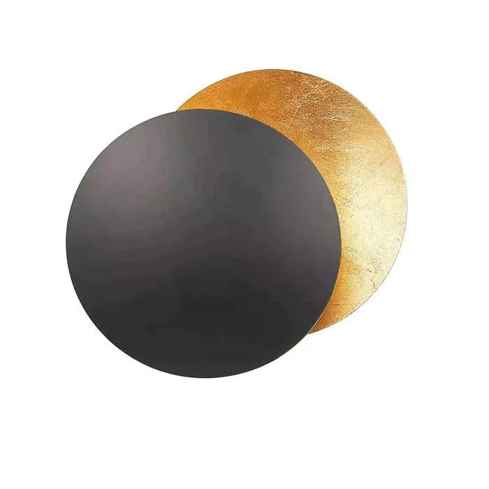 Moderne og kunstnerisk vegglampe med roterende lys. LED-belysning som et blikkfang for din hjemmeinnredning.