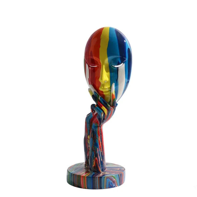 Nær opp av moderne gul dekorativ kvinnelig ansiktsmaske i resin, kunst for hjemmedekor