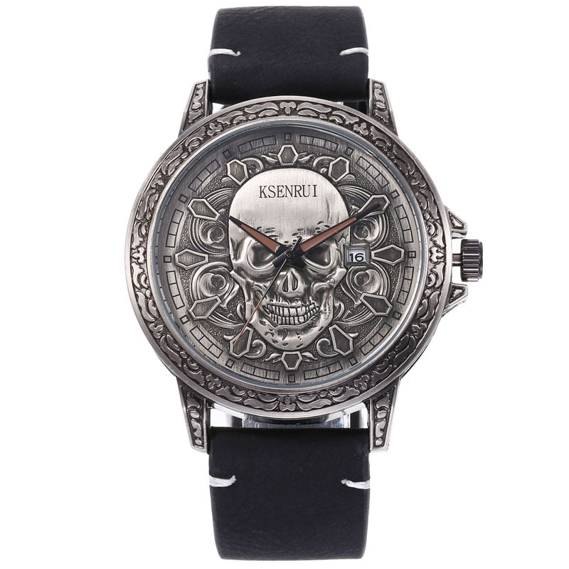 Nærbilde av dristig herre hodeskalle klokke i kvarts, unikt armbåndsur for menn med gotisk stil og statement design.