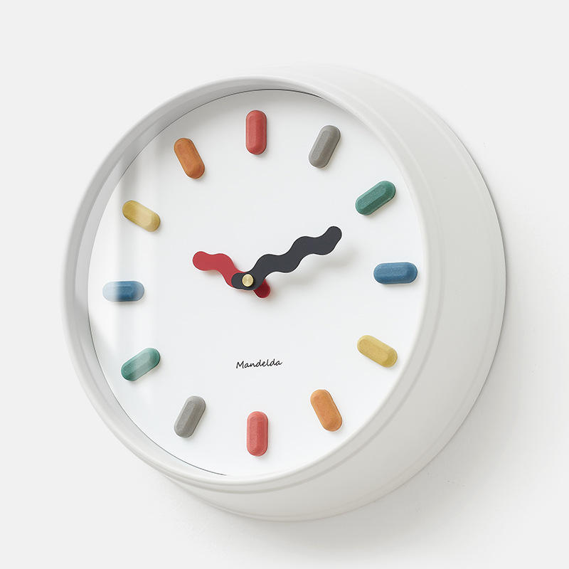 Elegant 3D veggklokke i hvit, nordisk stil. Stille og moderne design, ideell for interiørforbedring.