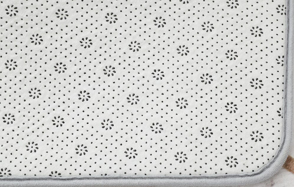 Geometrisk polyester teppe i nordisk stil, egnet for både stue og soverom. Et moderne, sklisikkert gulvteppe for hjemmet.