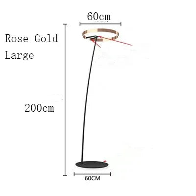 "Nordisk LED gulvlampe i minimalistisk design, tilgjengelig i gull, roségull og svart. Perfekt for moderne interiør."