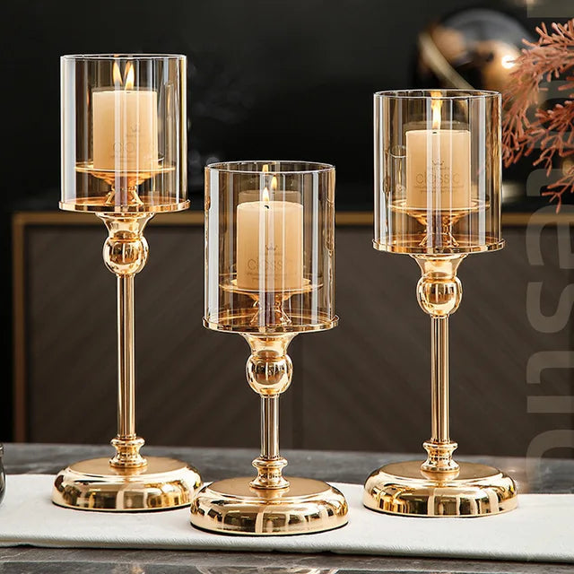Elegant lysestake med nordisk design, ideell restaurantdekorasjon som løfter bordets atmosfære.