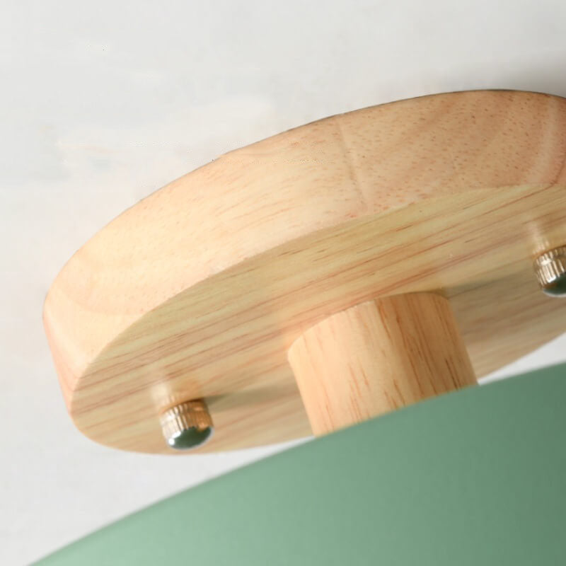 Nordisk designet rund taklampe i LED for stilfull og energieffektiv belysning i hjemmet.