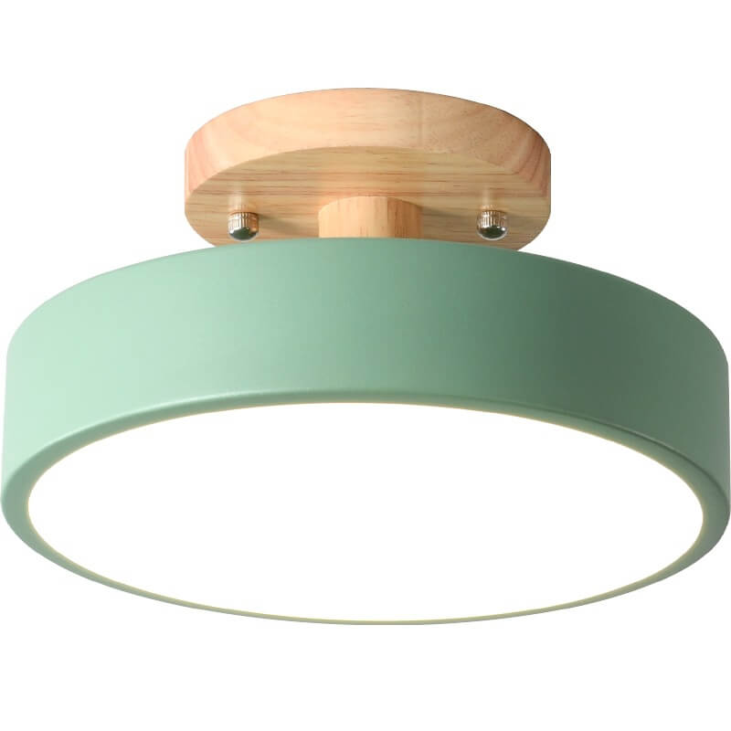 Bakgrunnsbelyst rund taklampe i moderne nordisk stil, fremhever interiørdetaljer med LED.