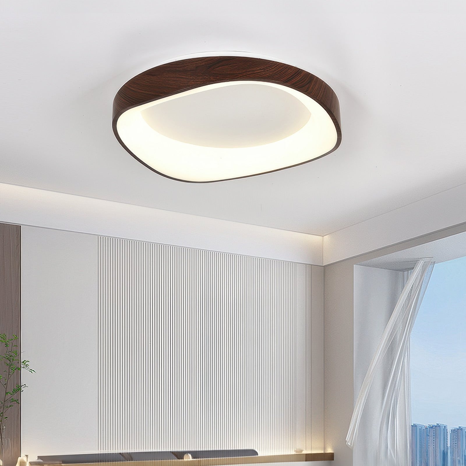 "Nordisk taklampe med trestruktur i moderne design, strålende LED-lys og energieffektive funksjoner. Perfekt til stue."
