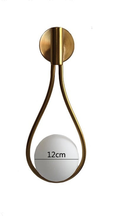 Nordisk vegglampe i moderne design for stemningsfull belysning og elegant interiør.