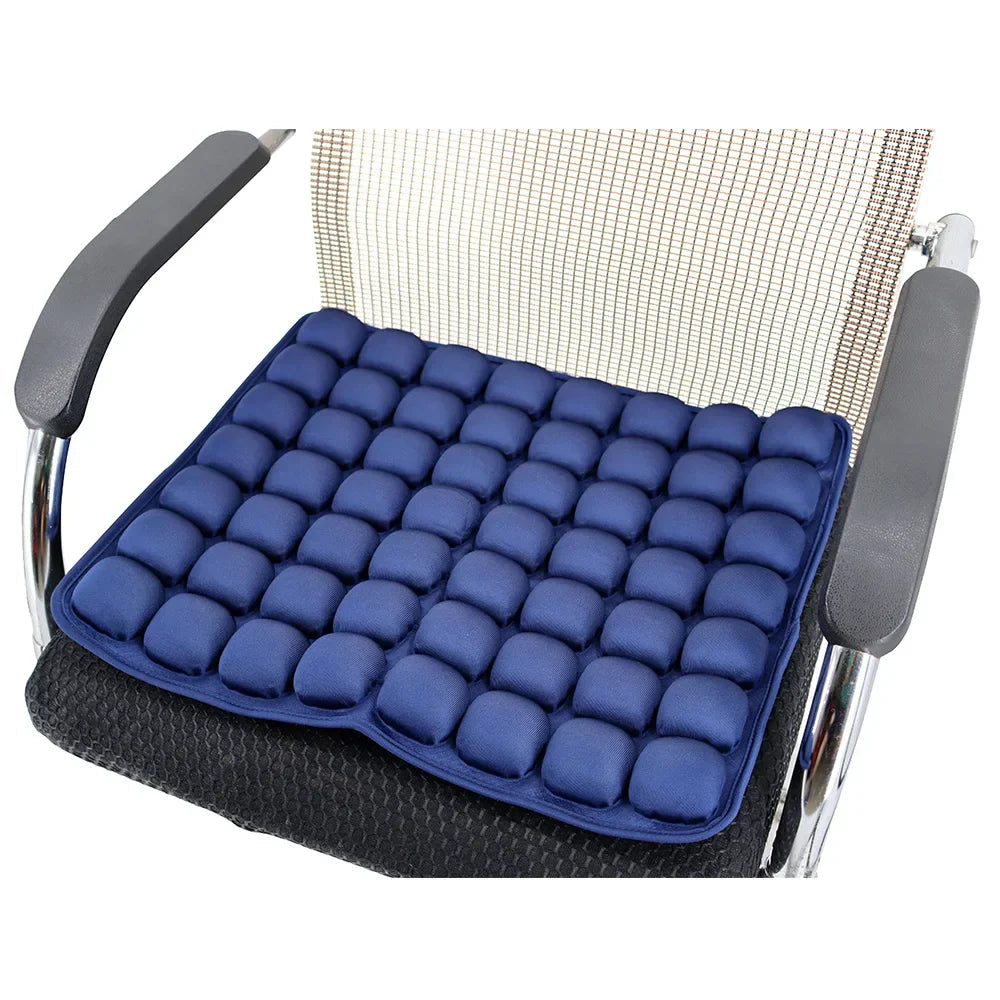 Justerbar oppblåsbar sittepute som gir ergonomisk avlastning og komfort hele dagen.