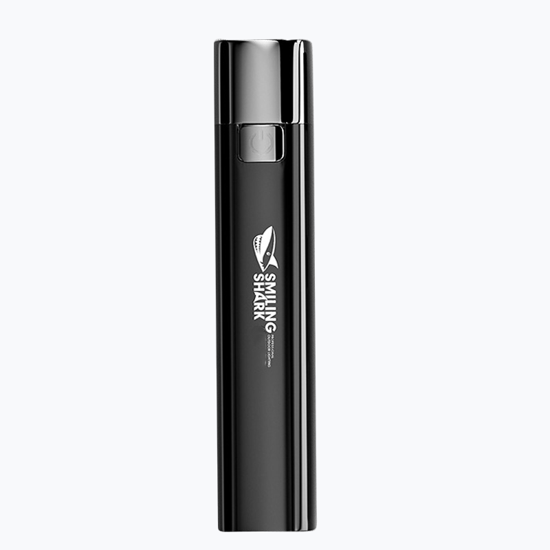 "Oppladbar lommelykt med kraftig G3 lys, powerbank-funksjon, kompakt design, ideell for utendørs eventyr."