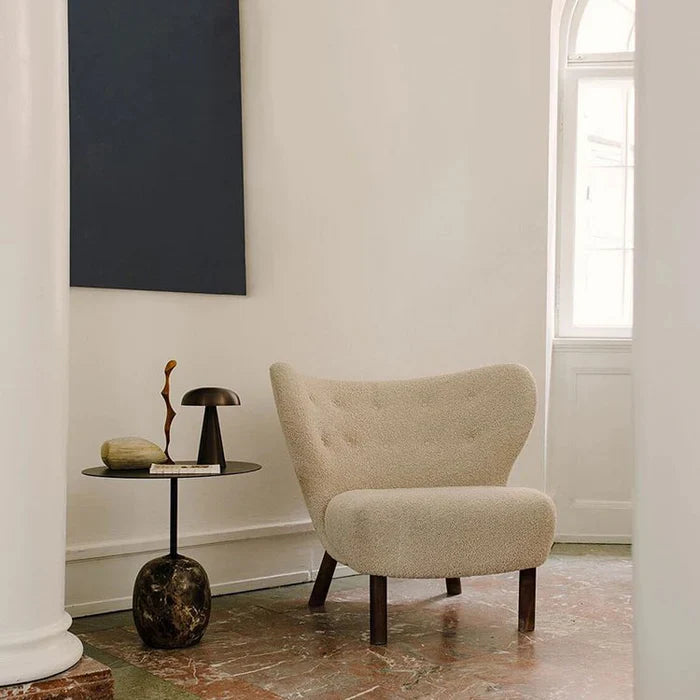 Elegant oppladbar soppdesign bordlampe, bærbar LED-lampe i metall for moderne interiør.