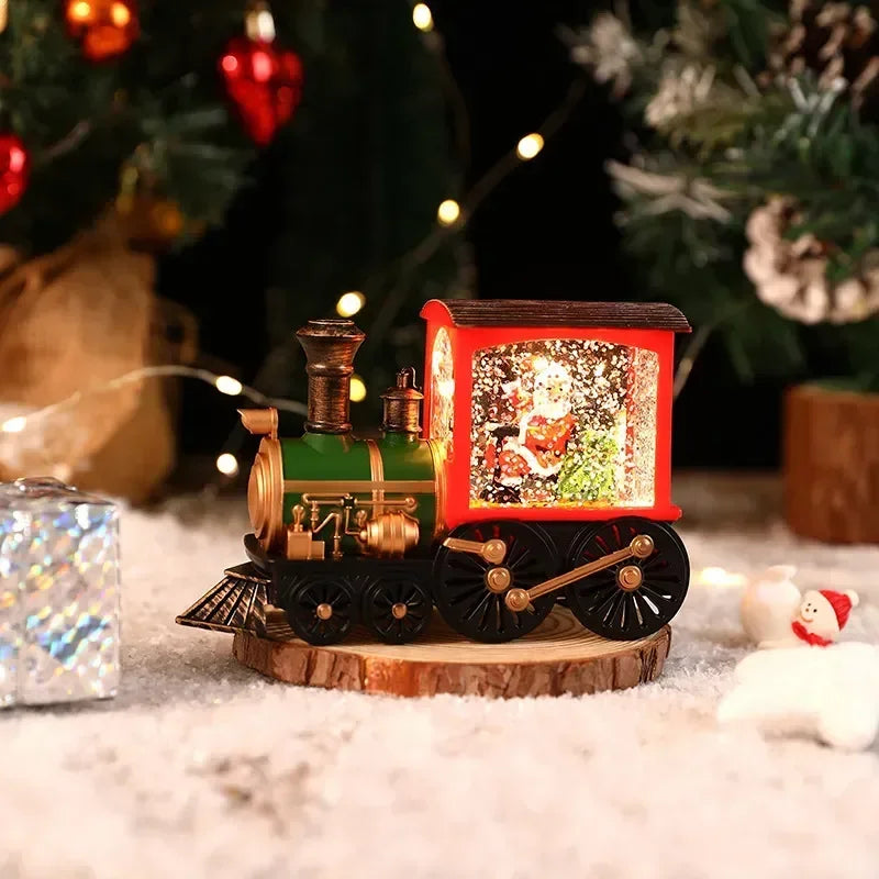 Klassisk opplyst juletog med detaljerte vogner og snøeffekt. Nostalgisk julepynt for hele familien.