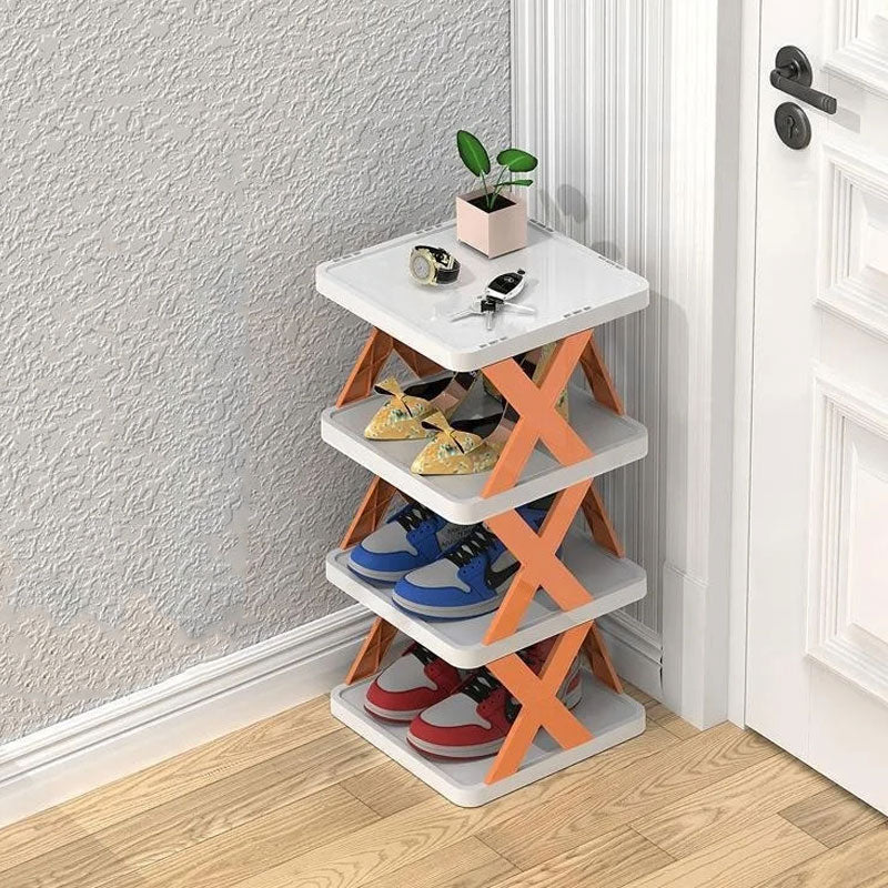 "Orange skohylle med fire lag, plassbesparende og stilren, ideell for sneakers og støvler."