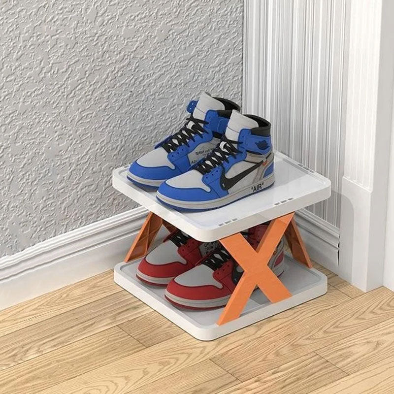 "Orange skohylle med fire lag, plassbesparende og stilren, ideell for sneakers og støvler."