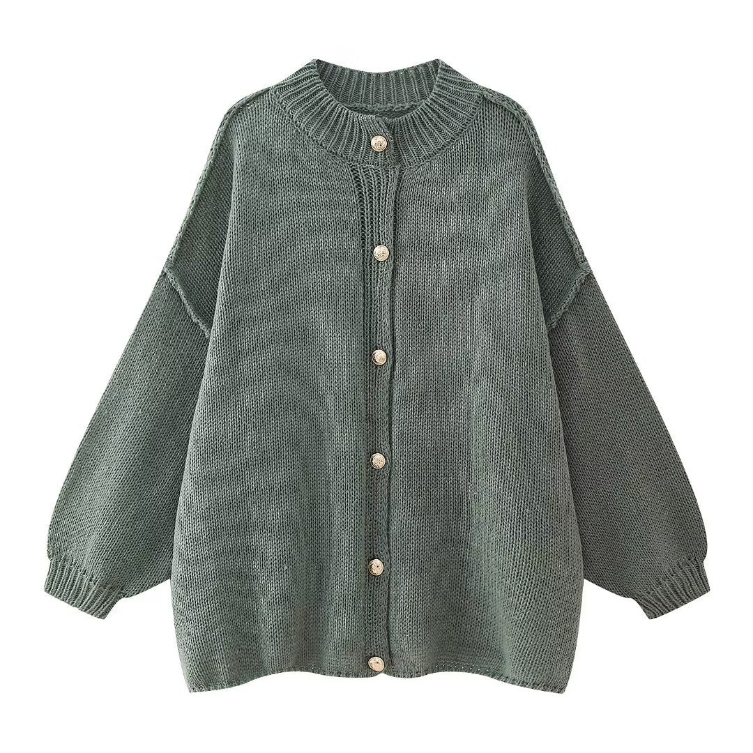 Allsidig damecardigan i oversized modell. Knappefram og myk kvalitet for høststil og vårgarderobe.